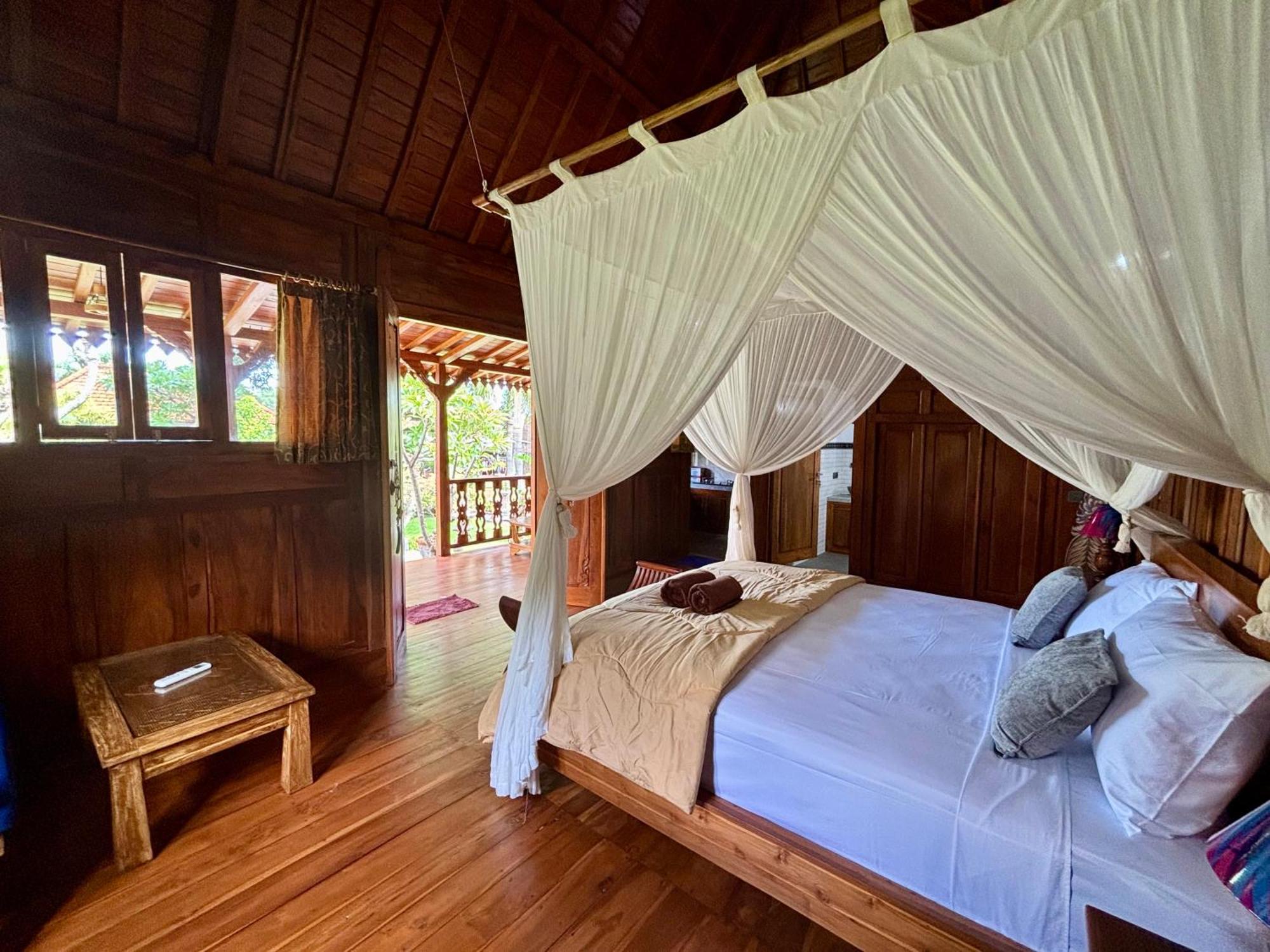 Di Abian Villas 아메드 객실 사진