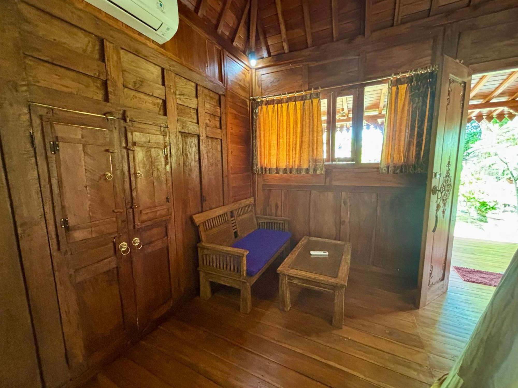 Di Abian Villas 아메드 객실 사진